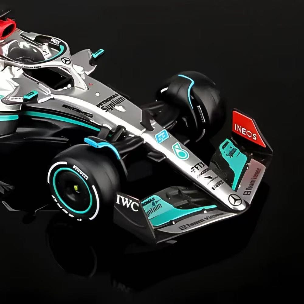 Bburago 1:43 Mercedes AMG W13 E Performance George Russell No63 4
