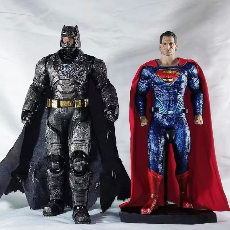 Crazy Toys Batman 1/6 Scale ( Batman vs Superman Battle Damaged Fig) 2