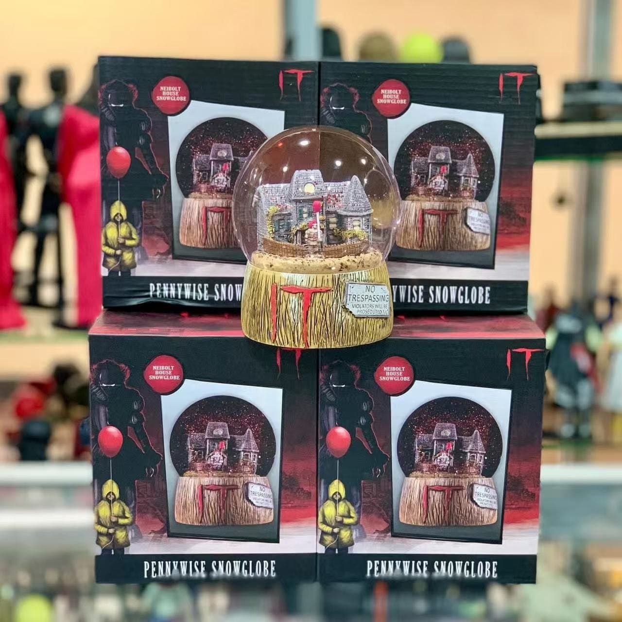 Ikon IT Pennywise Snowglobe Neibolt House 3