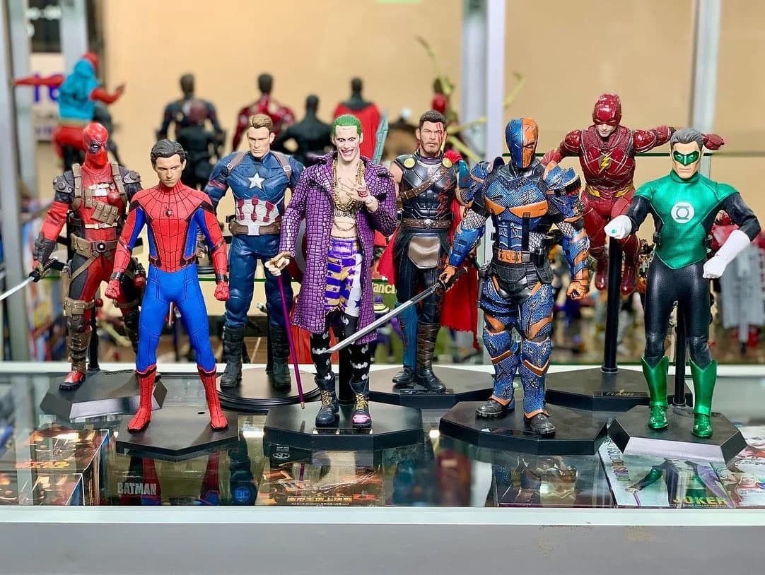 GeegStore action figure collection